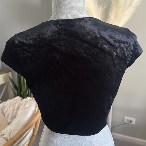 ☘️EXPRESS Crop Top - Picture 3 of 3